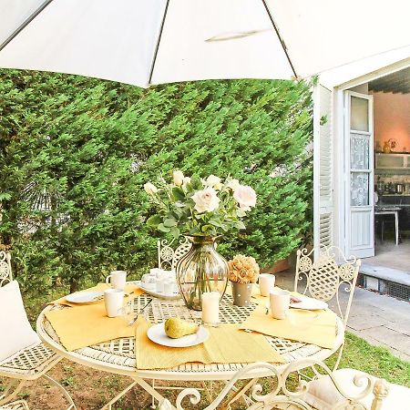 Apartment Guinigi With Private Courtyard Lucca Exterior foto